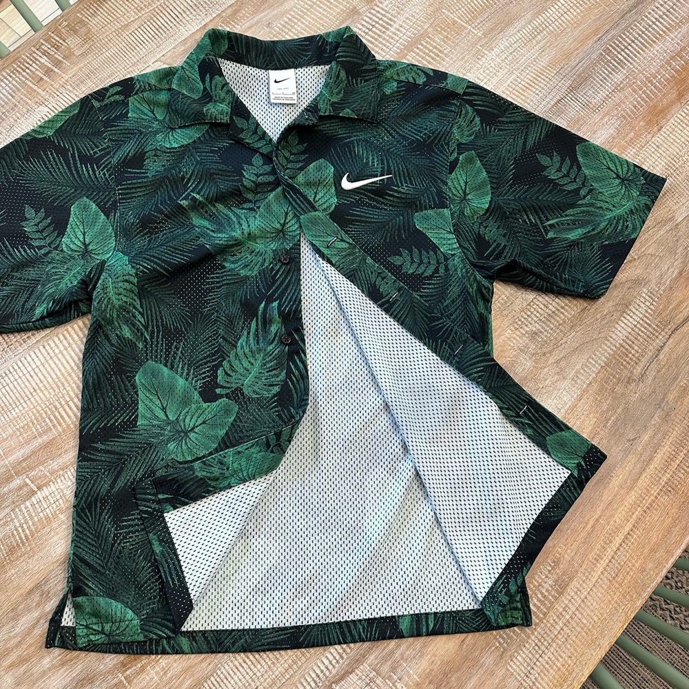 Nike men’s dri-fit mesh short sleeve button up shirt